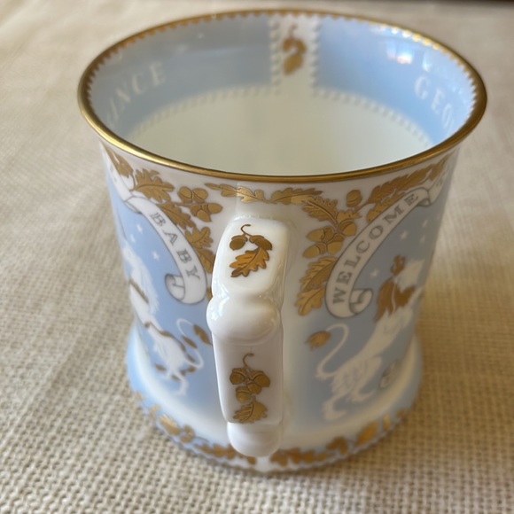 Royal Collection Trust Welcome To Our Royal Baby 2013 Prince George mug cup - Picture 2 of 9